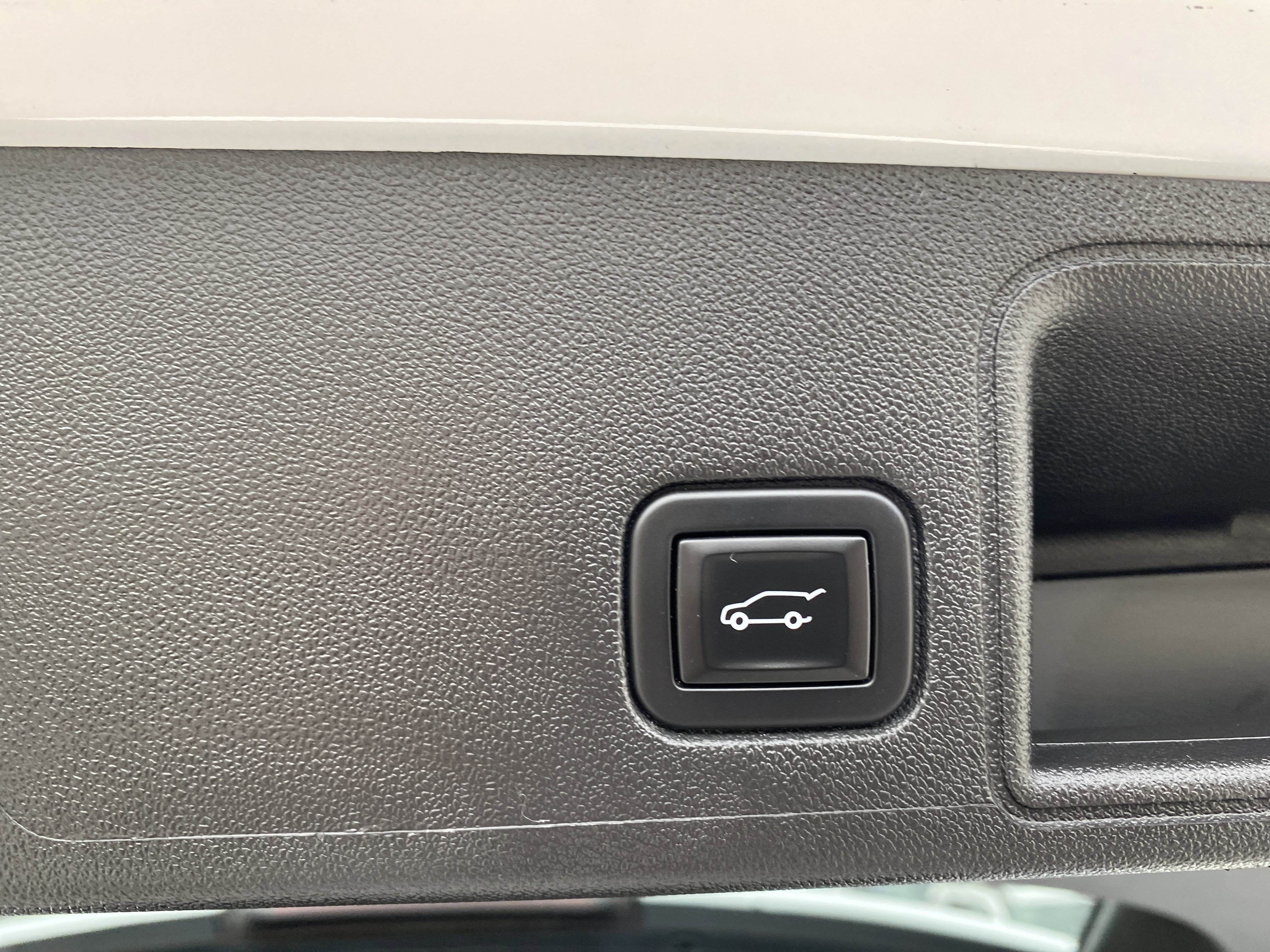 Used 2023 GMC Terrain SLE w/ Driver Convenience Package image 37