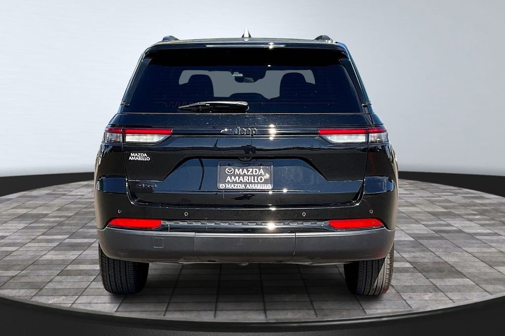 Used 2025 Jeep Grand Cherokee Altitude AWD/4WD image 6