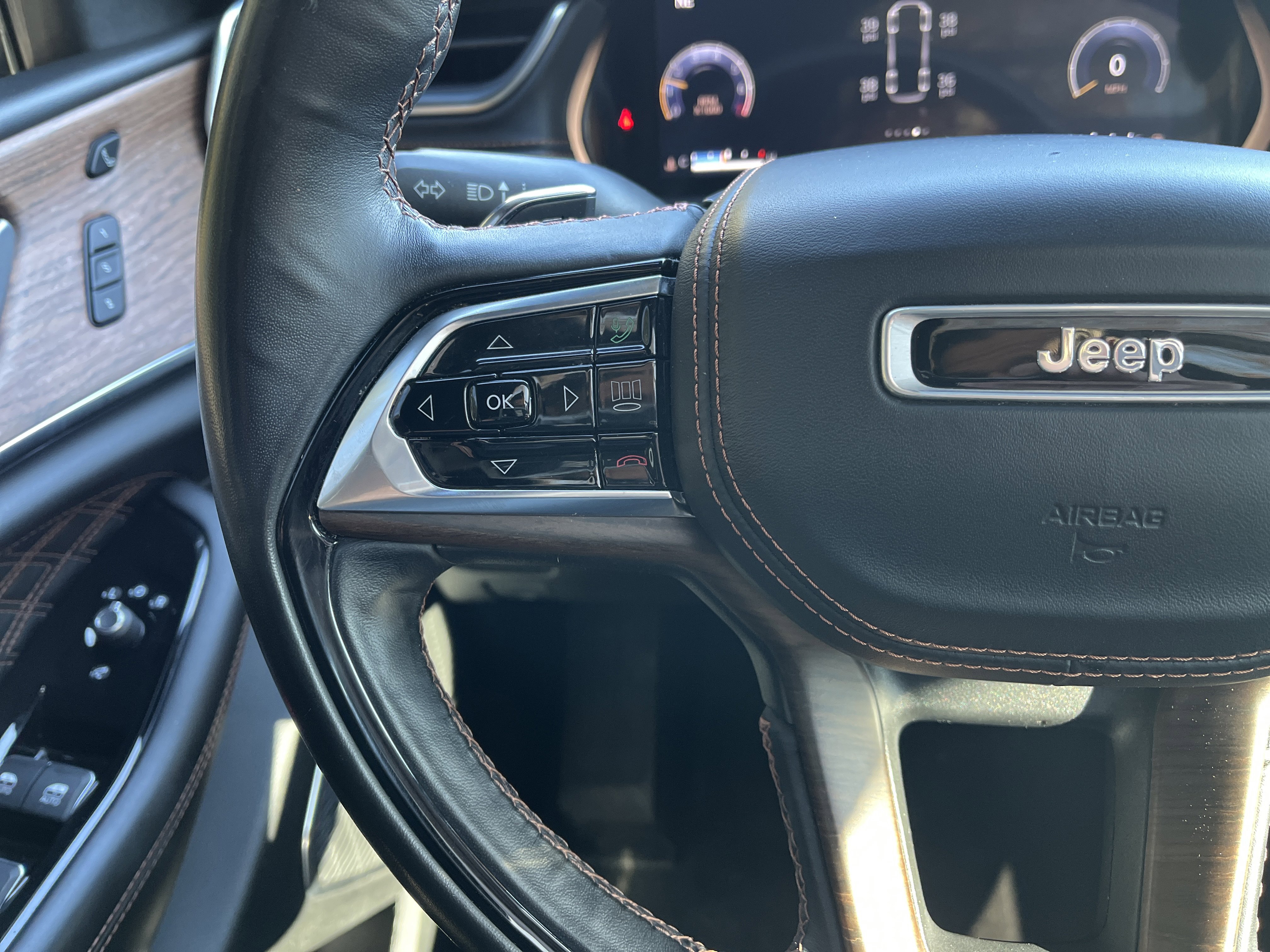 Used 2021 Jeep Grand Cherokee L Summit w/ Luxury Tech Group V image 19