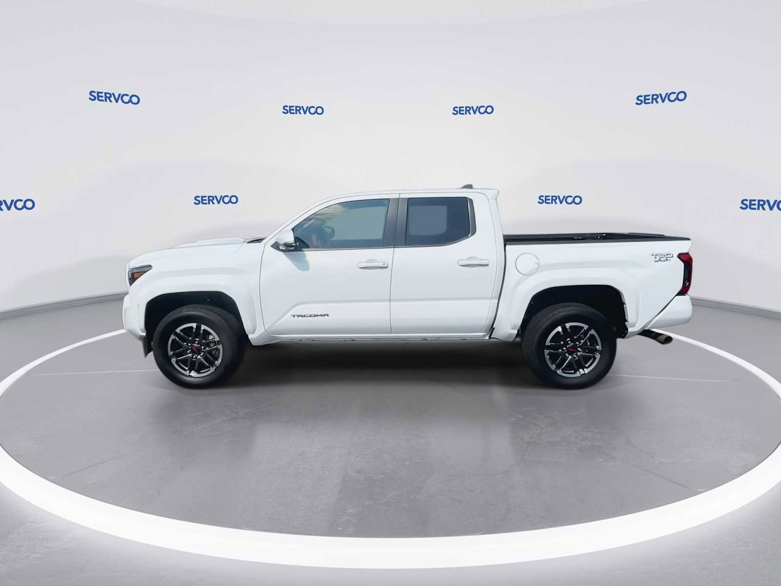 Used 2024 Toyota Tacoma TRD Sport AWD/4WD image 5