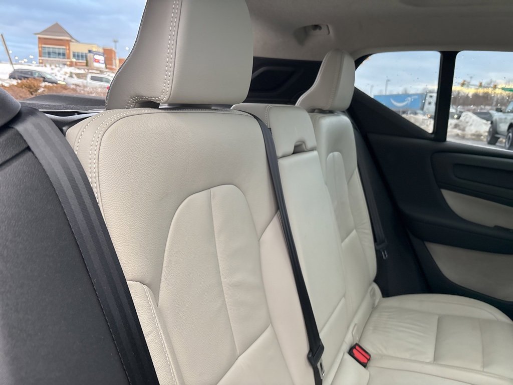 Certified 2023 Volvo XC40 B5 Plus w/ Protection Package Premier image 39