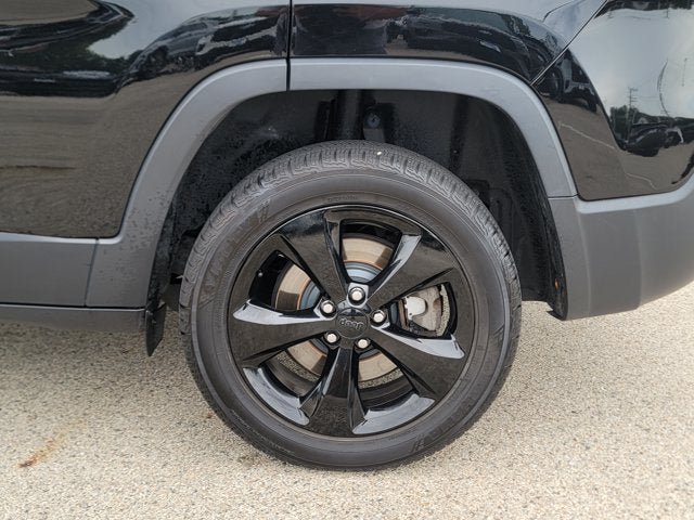 Used 2019 Jeep Cherokee Latitude Plus AWD/4WD image 14
