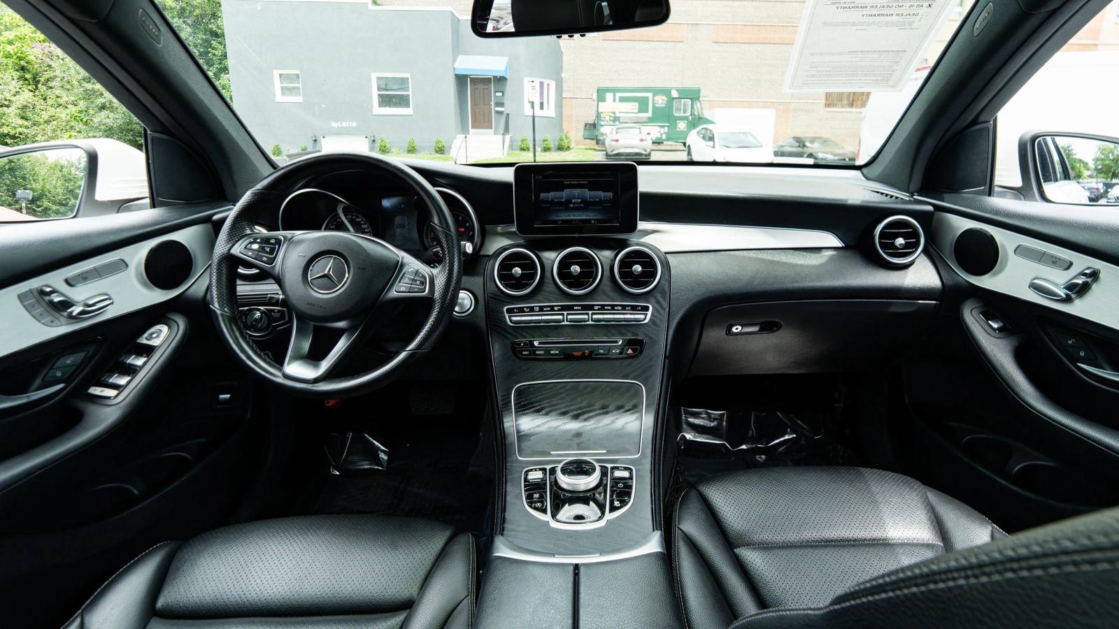 Used 2019 Mercedes-Benz GLC 300 4MATIC w/ Premium Package image 31