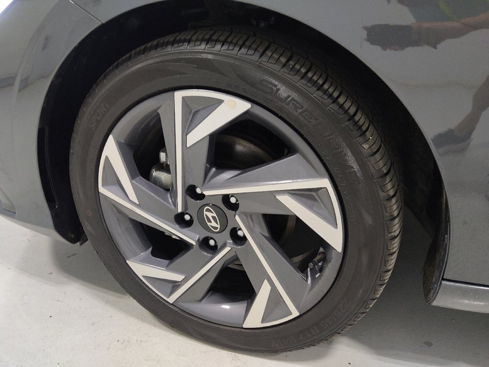Used 2025 Hyundai Elantra SEL FWD image 31
