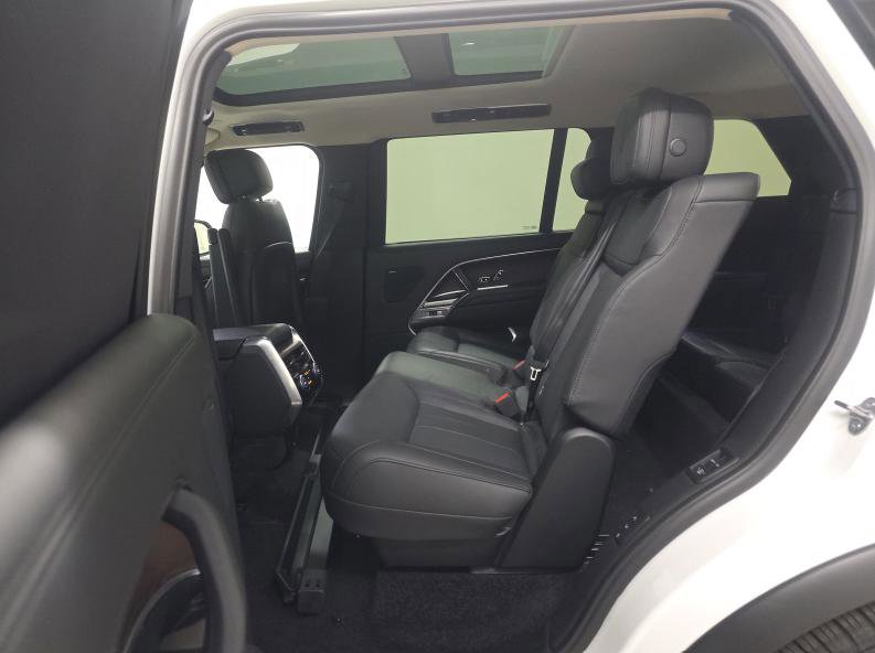 Used 2023 Land Rover Range Rover Long Wheelbase SE AWD/4WD image 7