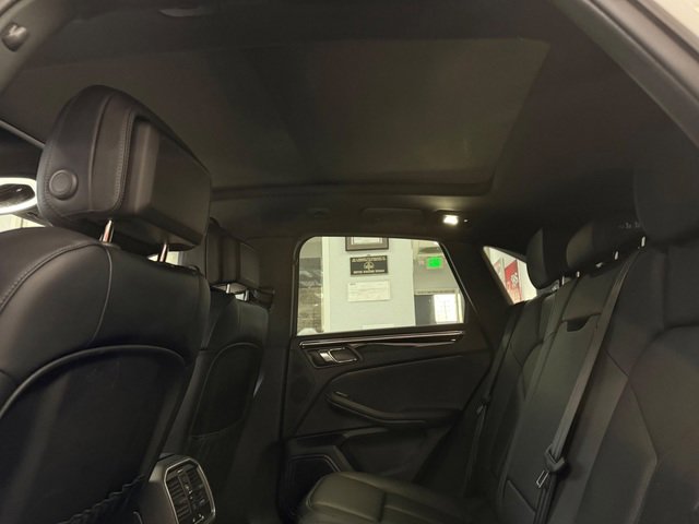 Used 2025 Porsche Macan image 13