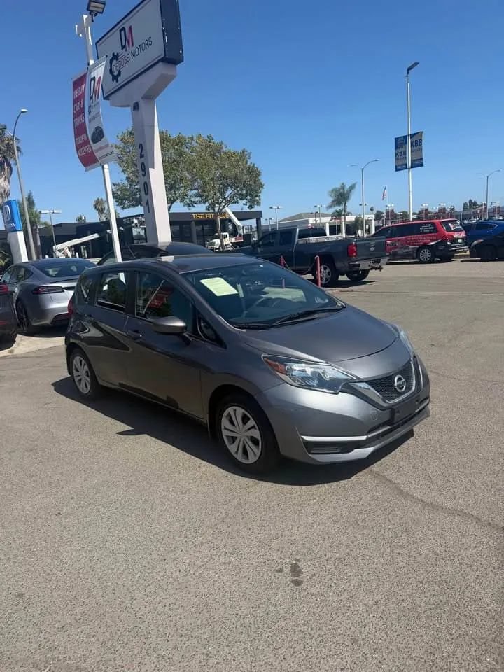 Used 2018 Nissan Versa Note S FWD image 3