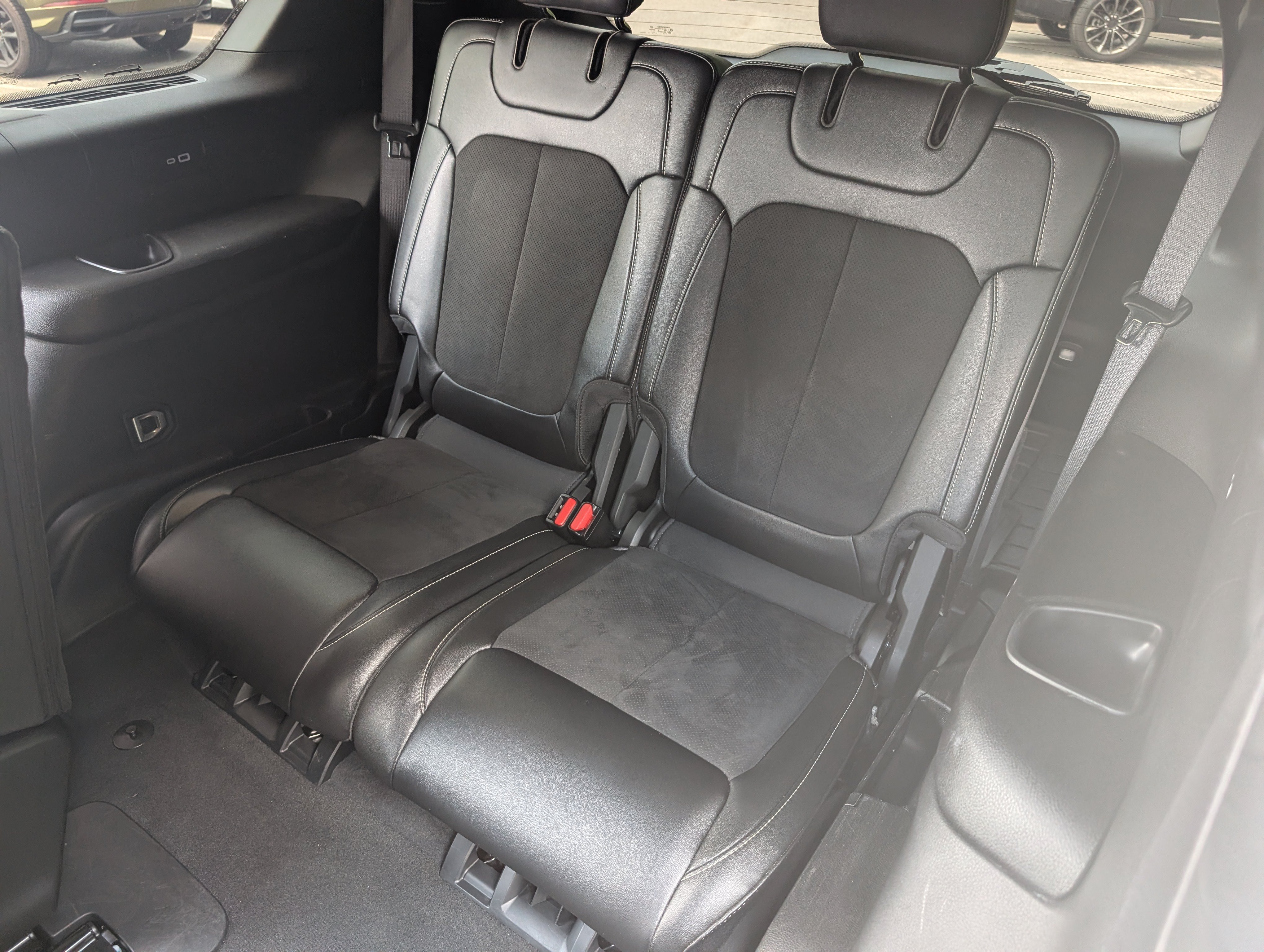 Used 2024 Jeep Grand Cherokee L Laredo AWD/4WD image 18
