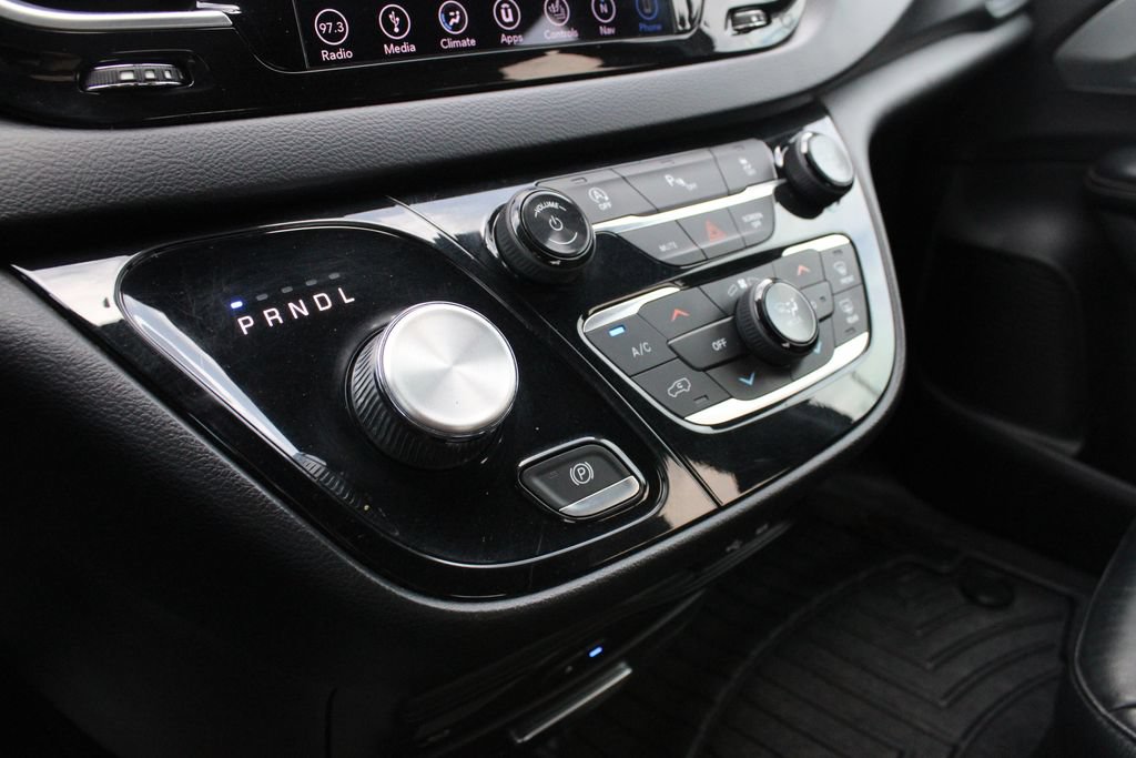 Used 2019 Chrysler Pacifica Touring-L Plus w/ S Appearance Package FWD image 15
