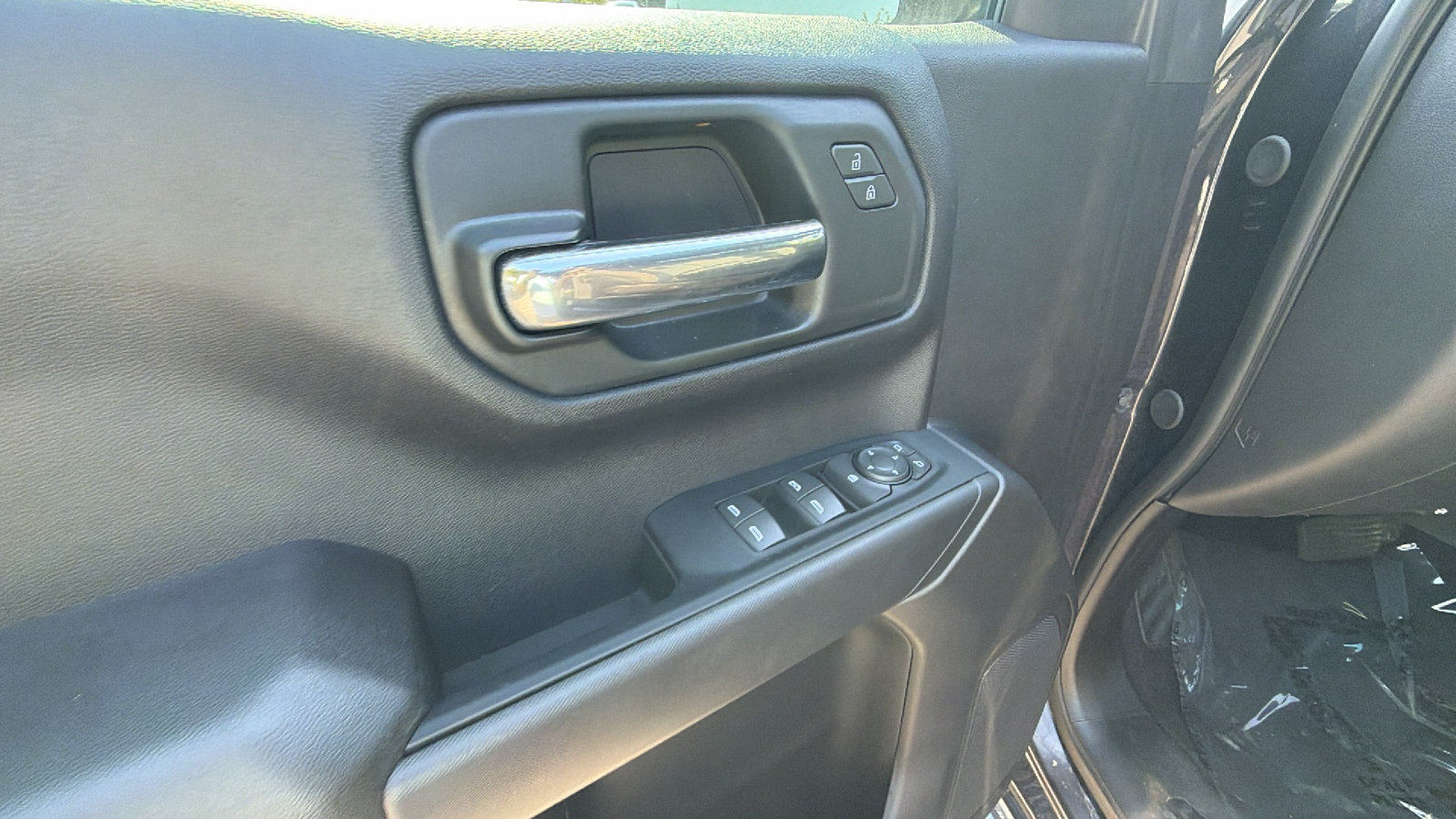 Used 2024 Chevrolet Silverado 1500 Custom Trail Boss w/ LPO, Dark Essentials Package AWD/4WD image 15