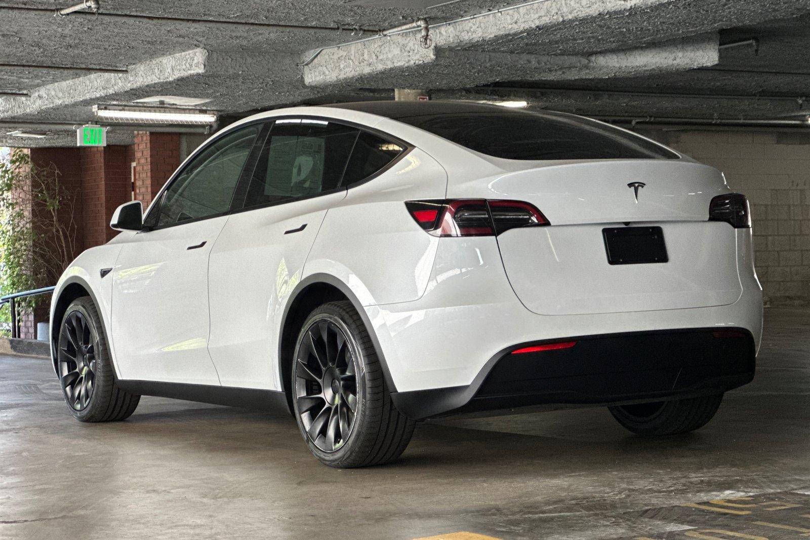 Used 2023 Tesla Model Y Long Range AWD/4WD image 5