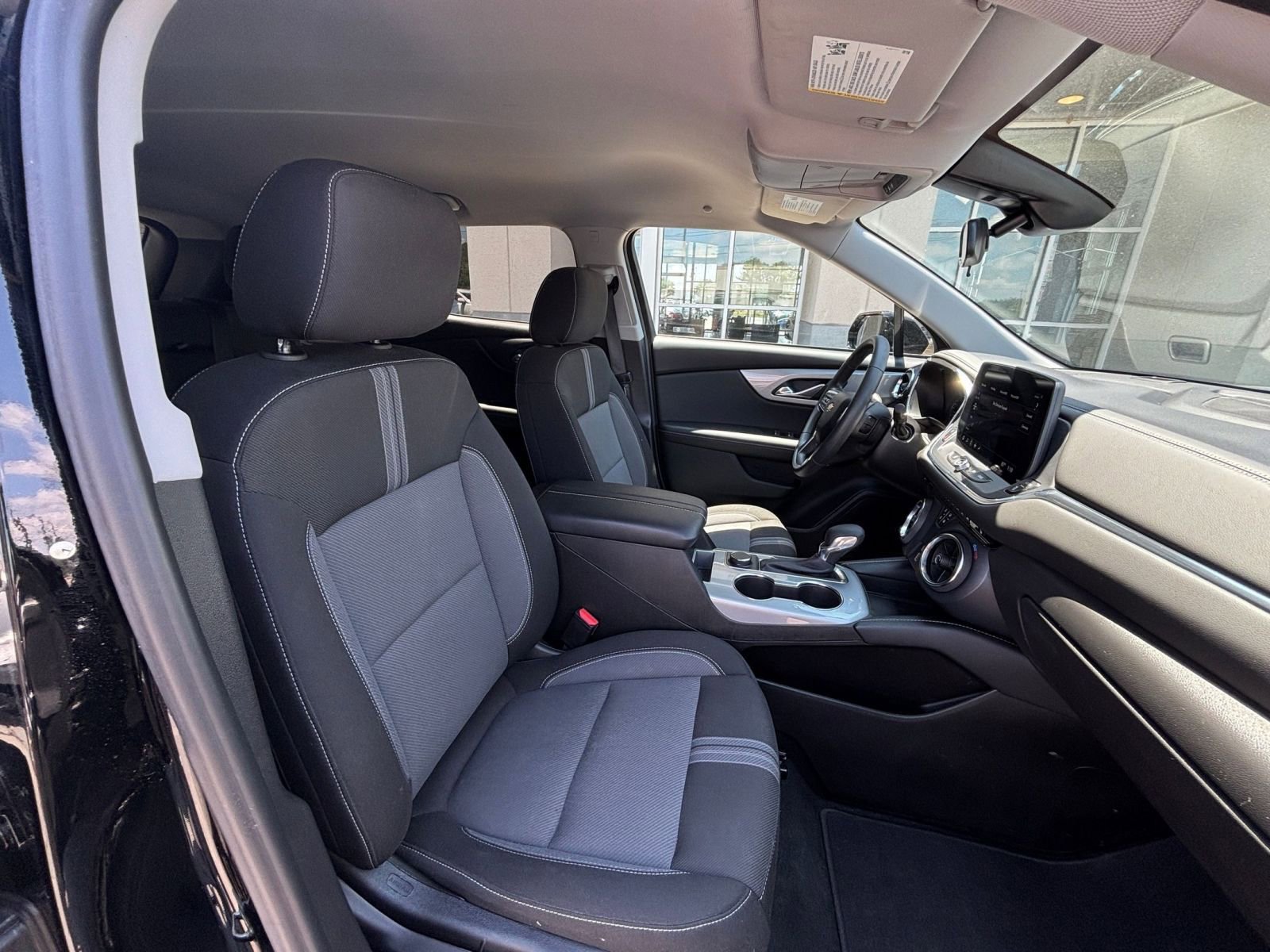 Used 2025 Chevrolet Blazer LT FWD image 37