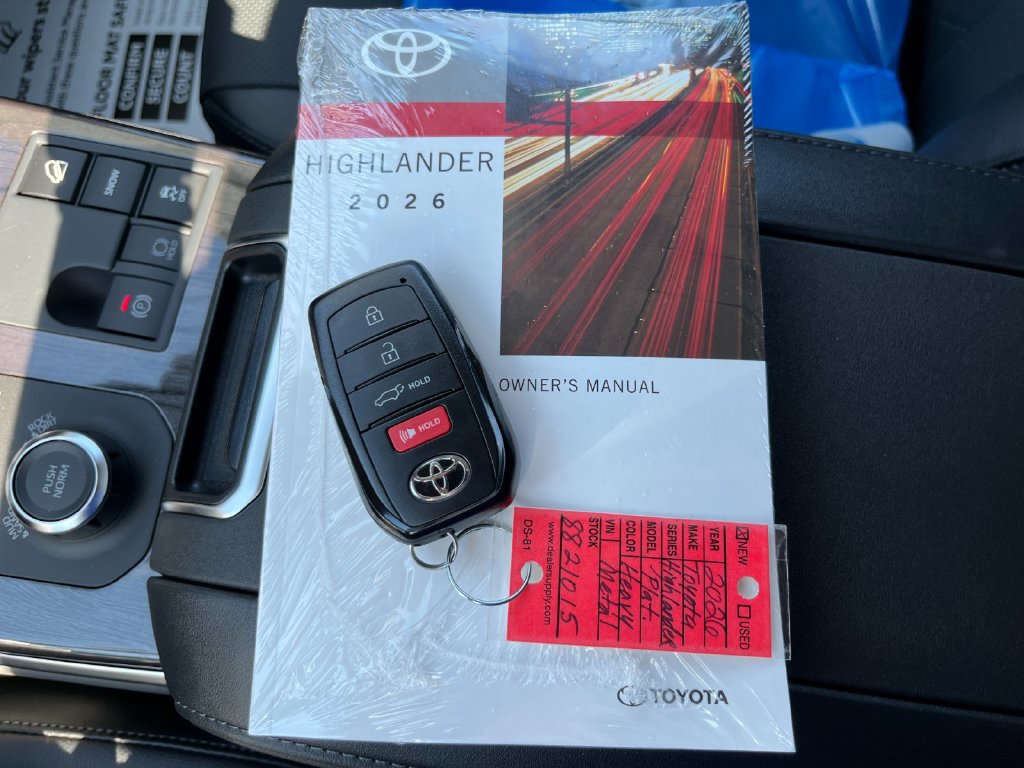 New 2026 Toyota Highlander Platinum AWD/4WD image 9