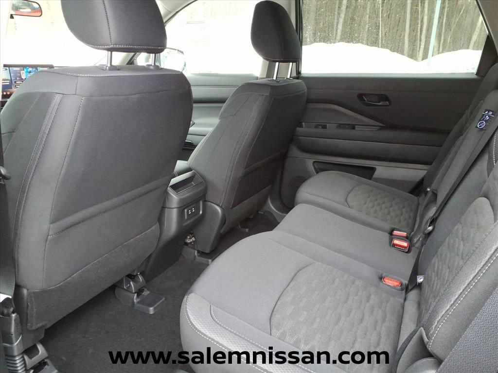 New 2026 Nissan Pathfinder SV image 18