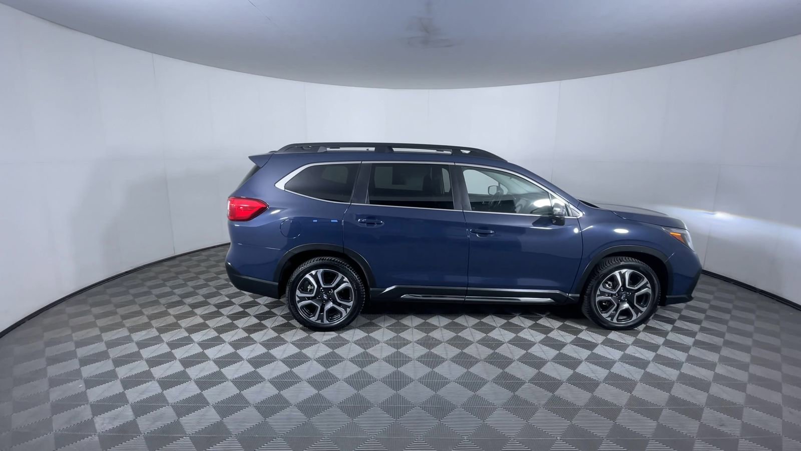Used 2023 Subaru Ascent Limited w/ Technology Package AWD/4WD image 9