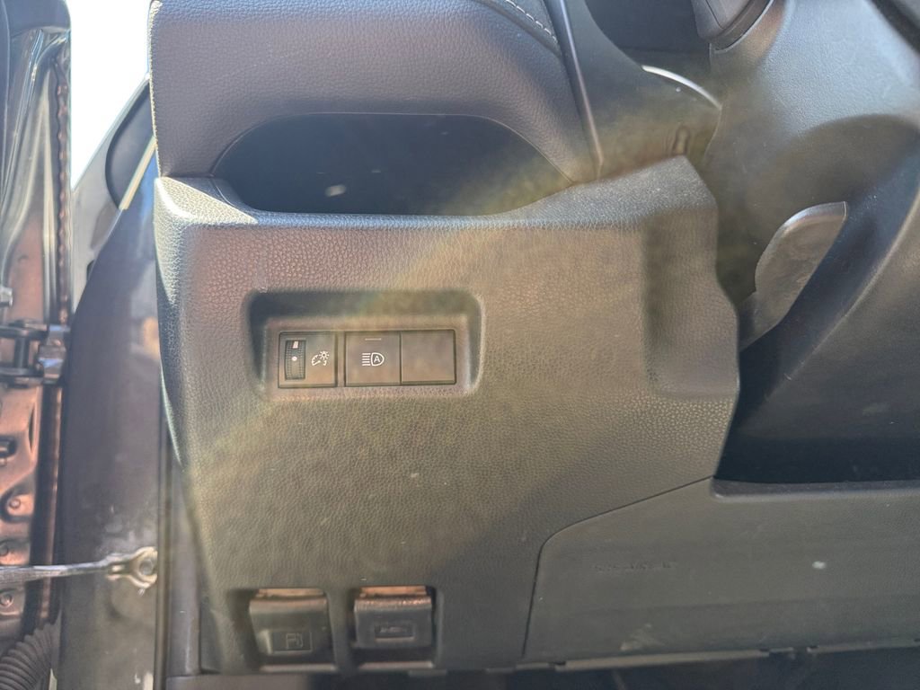 Used 2021 Toyota RAV4 XLE AWD/4WD image 23