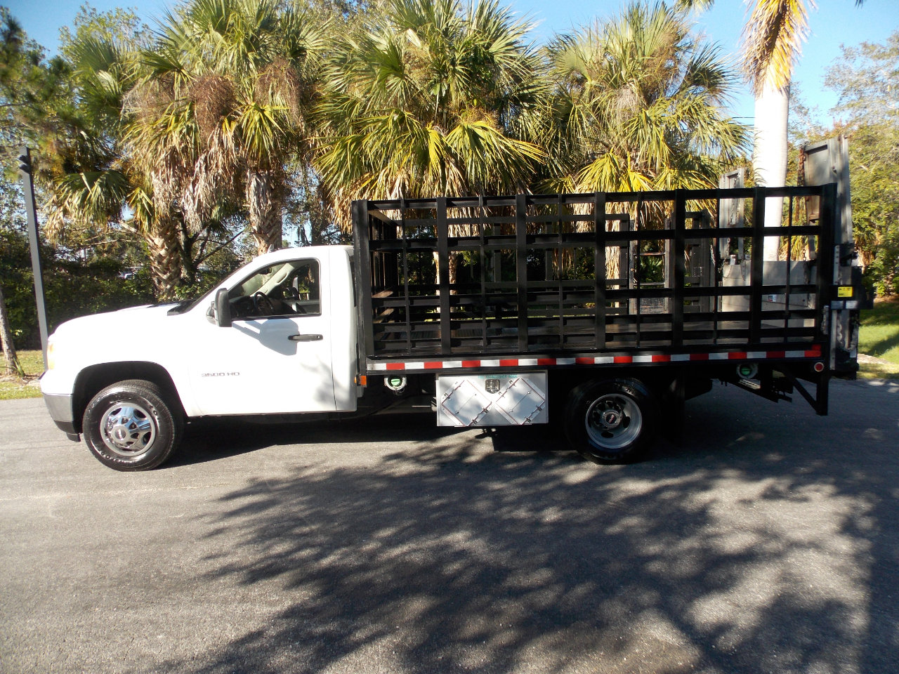 Used 2012 GMC Sierra 3500 SLE w/ SLE Preferred Package image 4