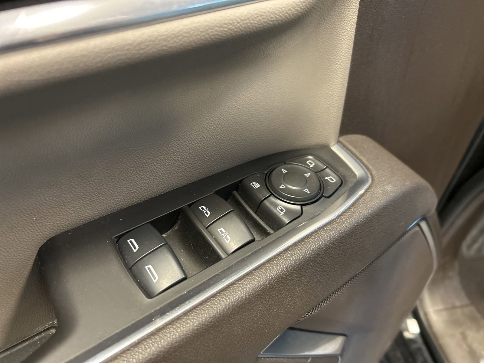 Used 2025 GMC Sierra 1500 SLT image 13