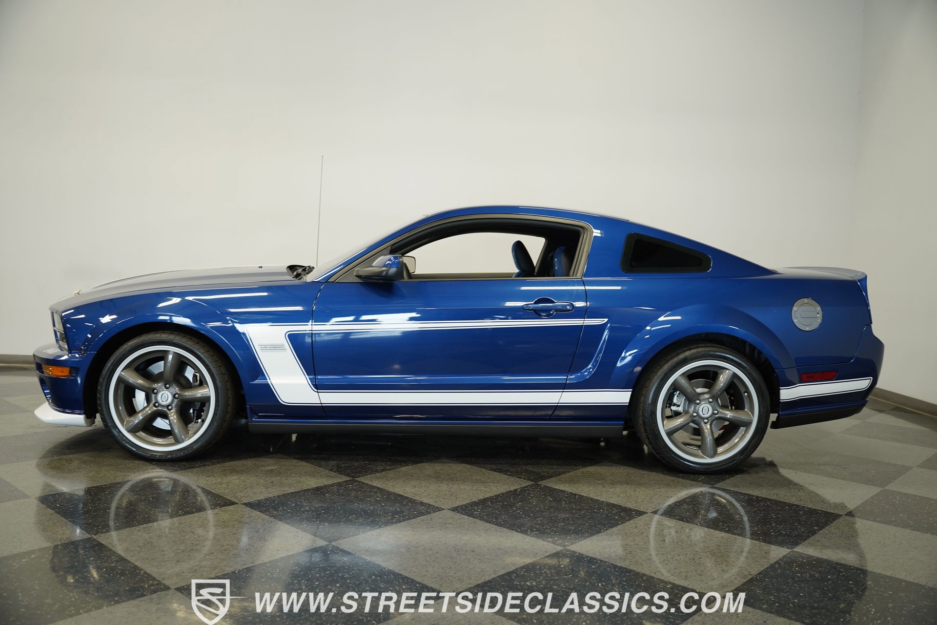 Used 2008 Ford Mustang GT image 2