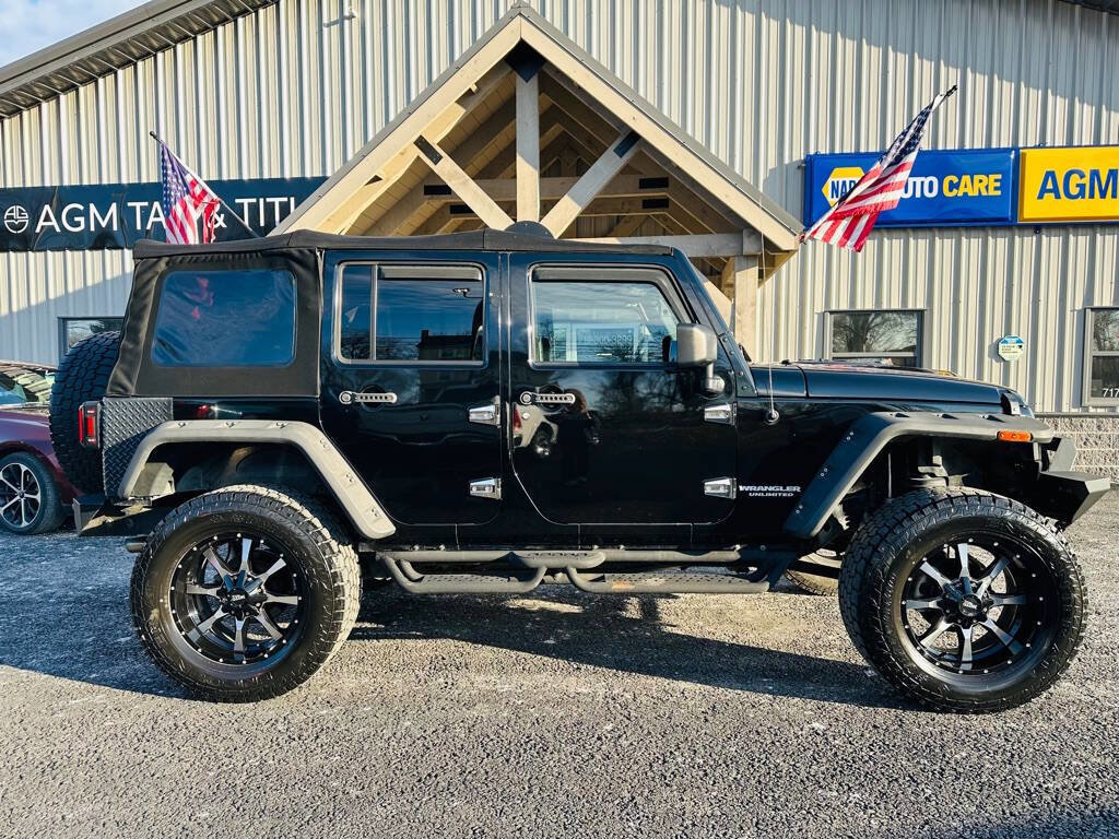 Used 2012 Jeep Wrangler Unlimited Rubicon w/ Dual Top Group image 8