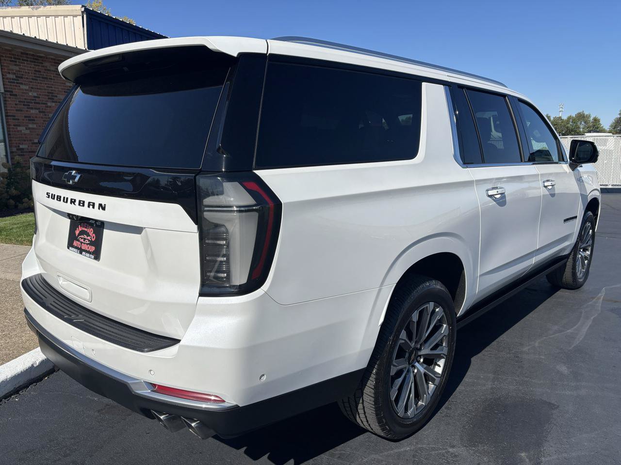 Used 2025 Chevrolet Suburban High Country AWD/4WD image 3