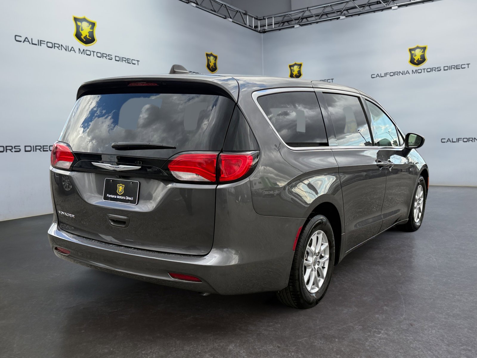Used 2023 Chrysler Voyager LX FWD image 5
