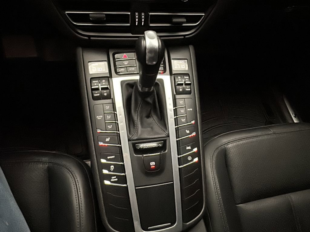 Used 2021 Porsche Macan S image 28