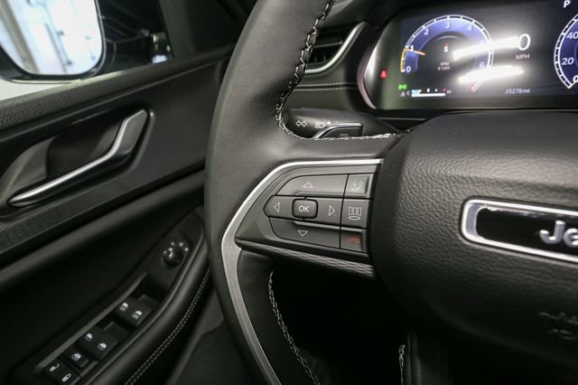 Used 2024 Jeep Grand Cherokee Altitude AWD/4WD image 32