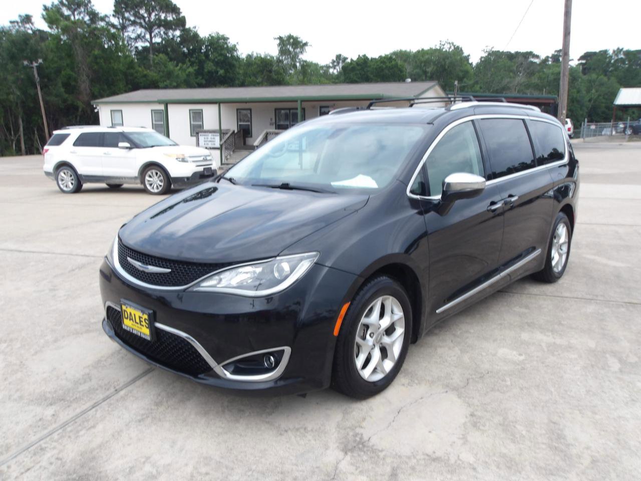 Used 2020 Chrysler Pacifica Limited FWD image 2