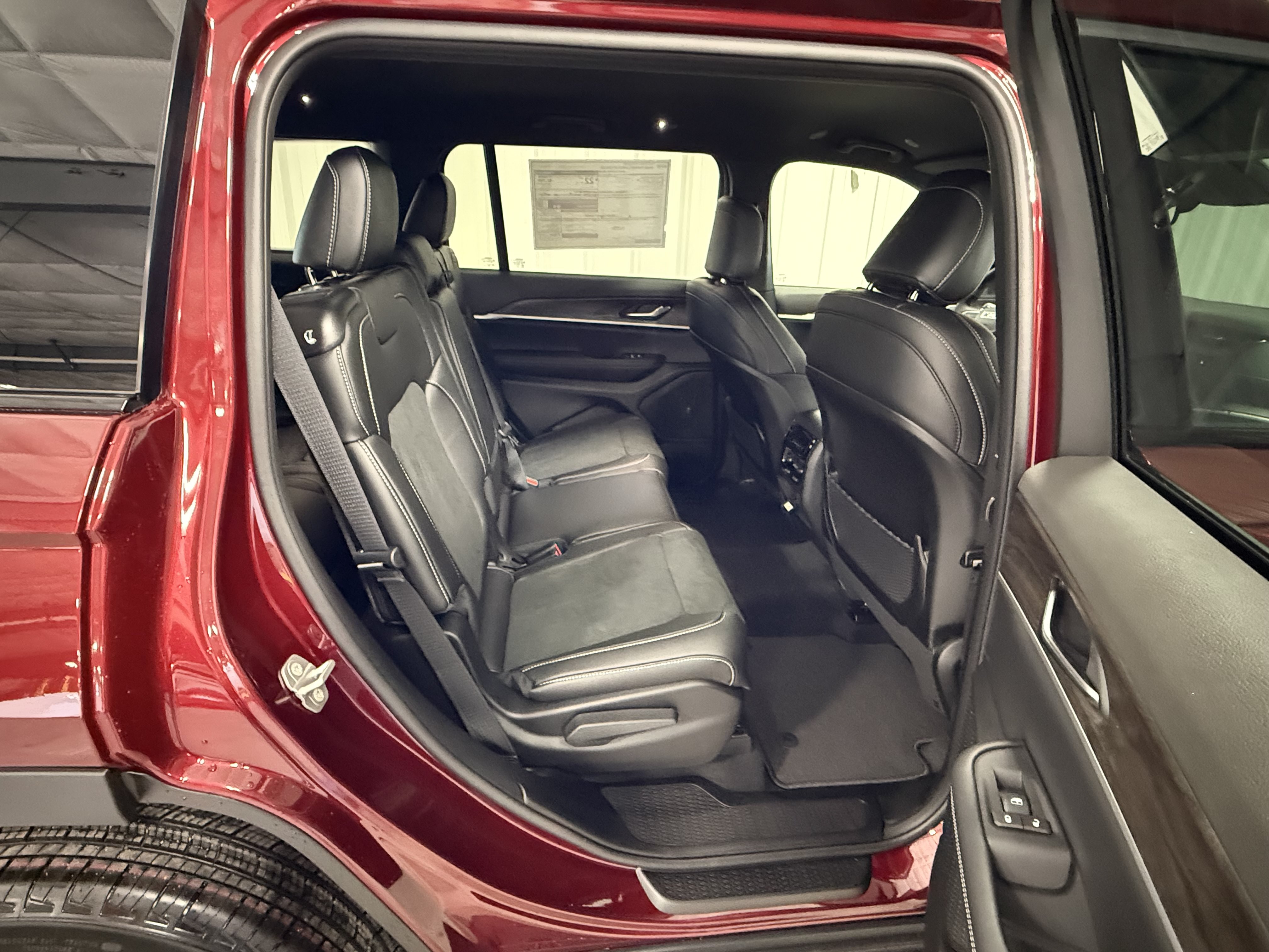 New 2026 Jeep Grand Cherokee L 4WD image 11