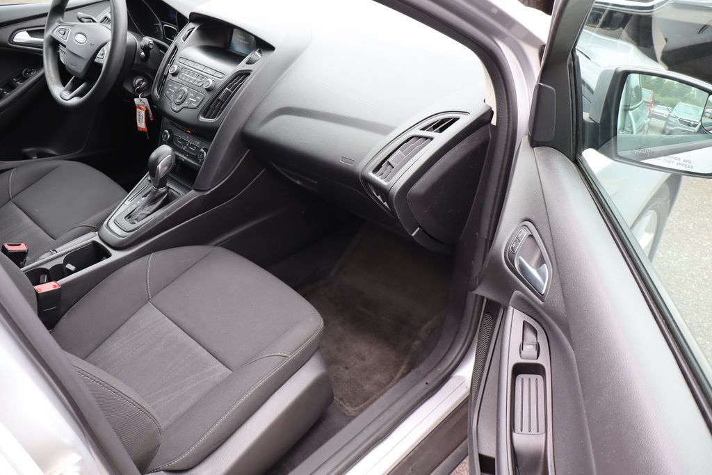 Used 2018 Ford Focus SE FWD image 36