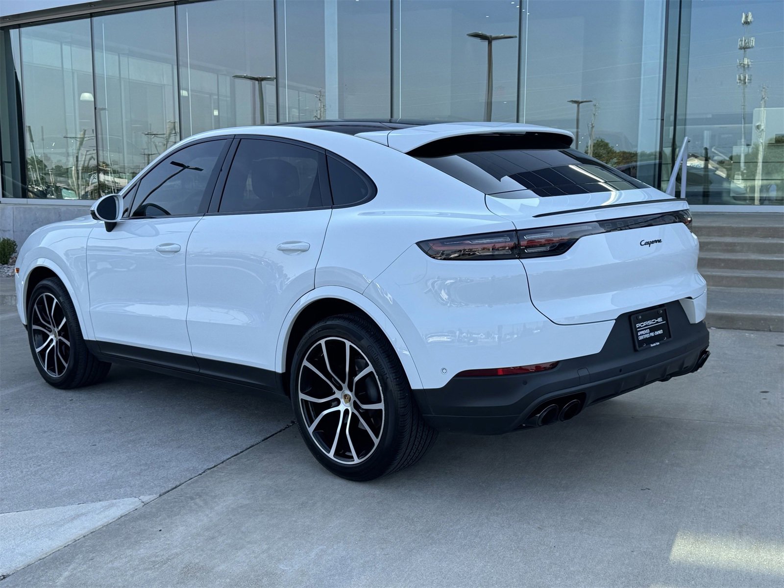 Certified 2022 Porsche Cayenne Coupe image 3