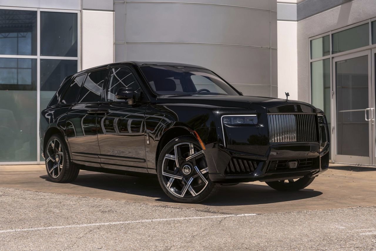 New 2026 Rolls-Royce Cullinan Black Badge image 2