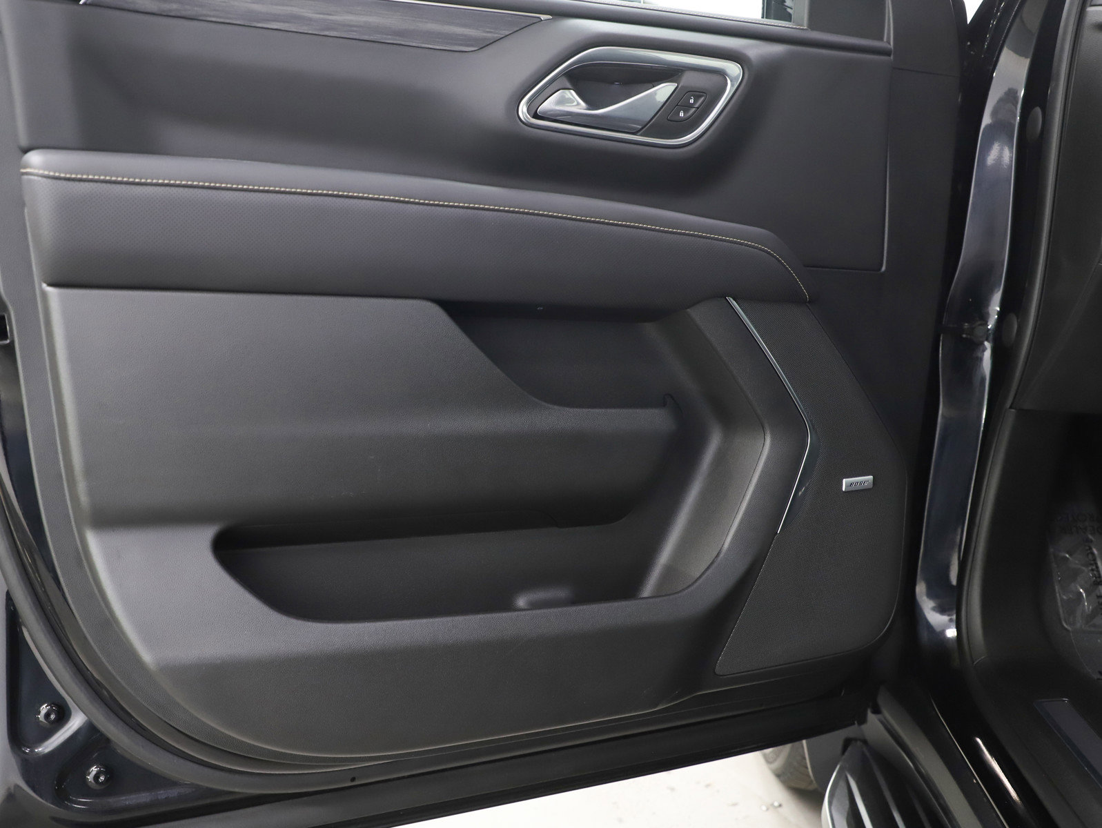 Used 2023 GMC Yukon XL SLT w/ SLT Premium Package image 22