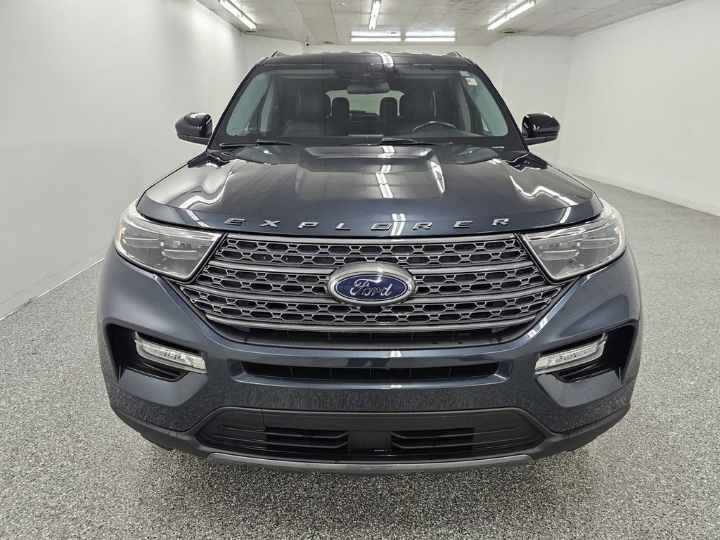 Used 2022 Ford Explorer XLT w/ Equipment Group 202A AWD/4WD image 2