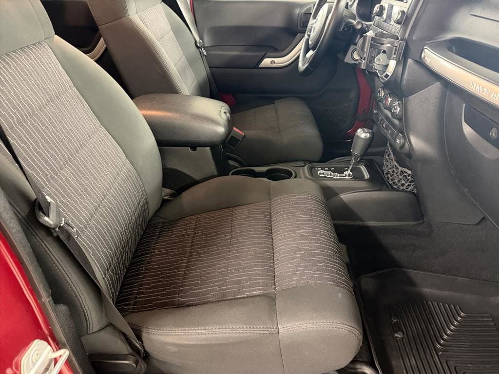 Used 2012 Jeep Wrangler Unlimited Sahara w/ Dual Top Group image 18