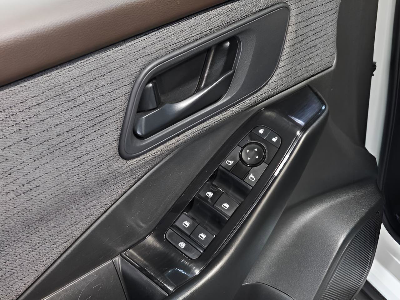 Certified 2023 Nissan Rogue S AWD/4WD image 10