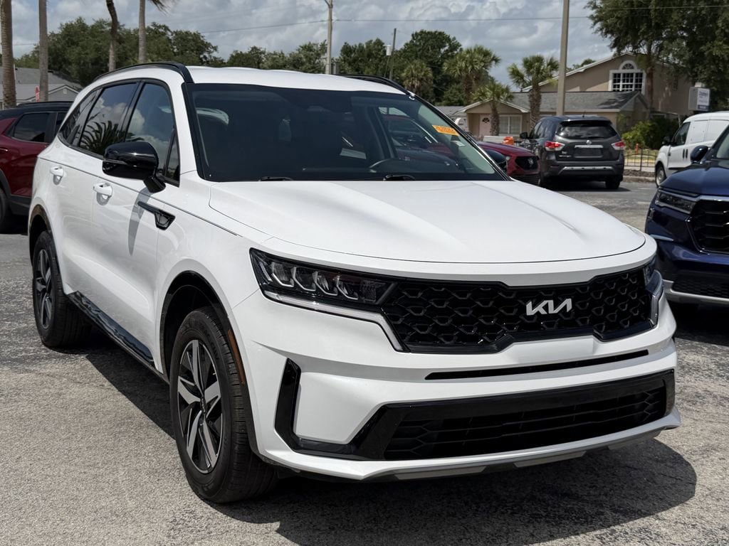 Used 2022 Kia Sorento S FWD image 2