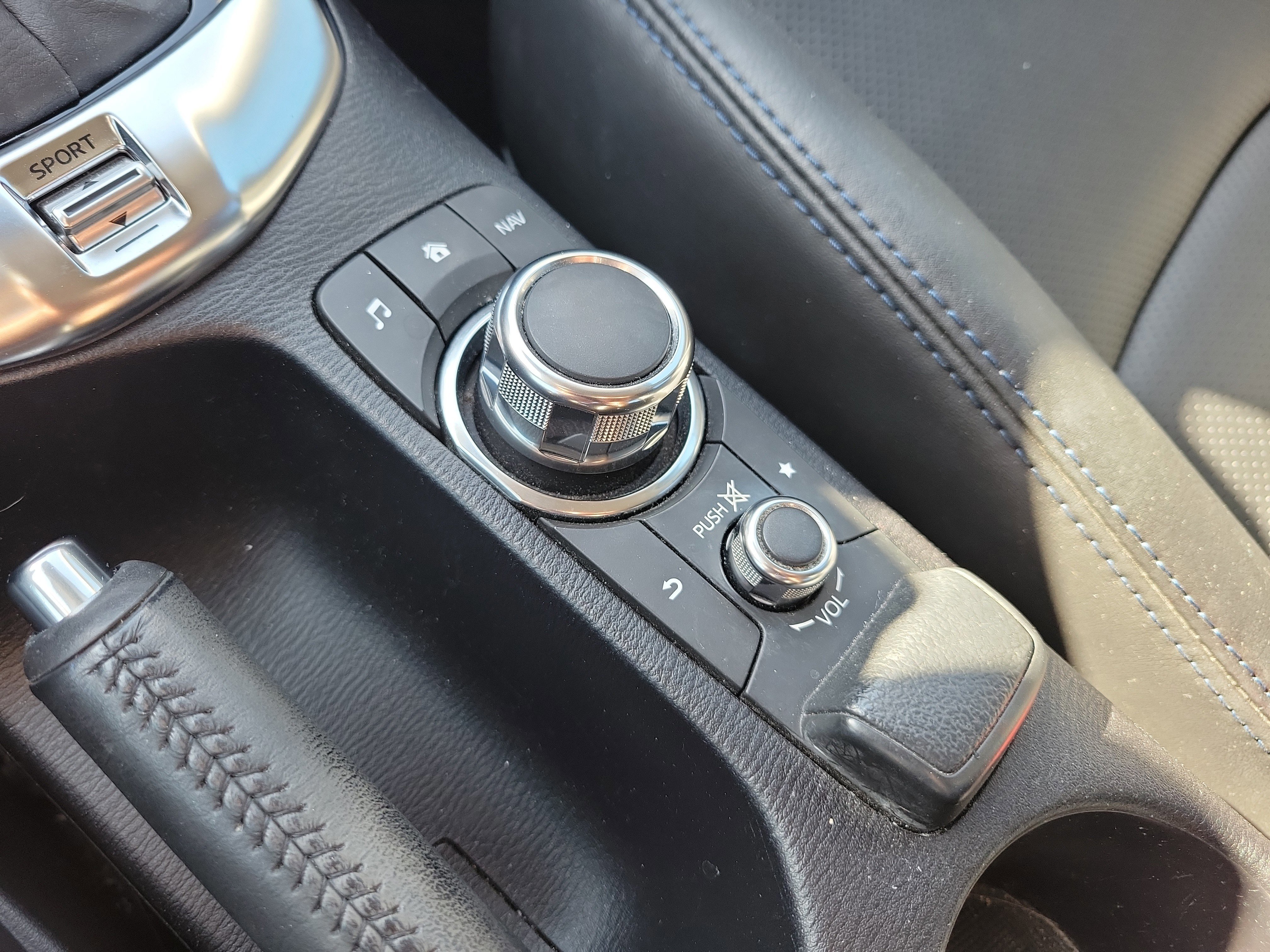 Used 2019 Toyota Yaris XLE image 33