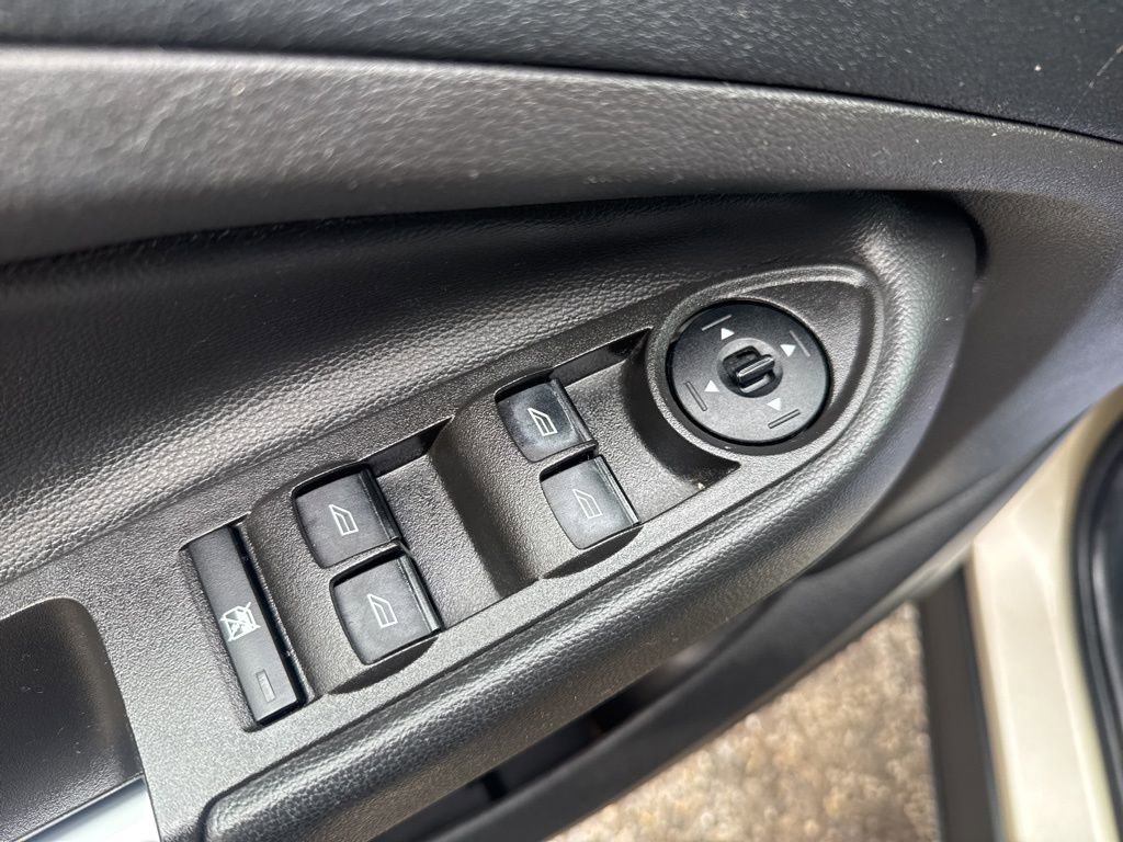 Used 2017 Ford Escape SE image 11