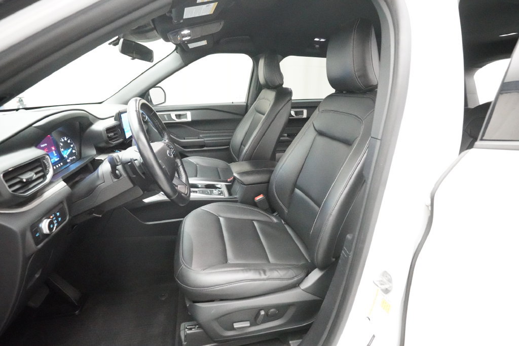 Used 2020 Ford Explorer XLT w/ Equipment Group 202A AWD/4WD image 7