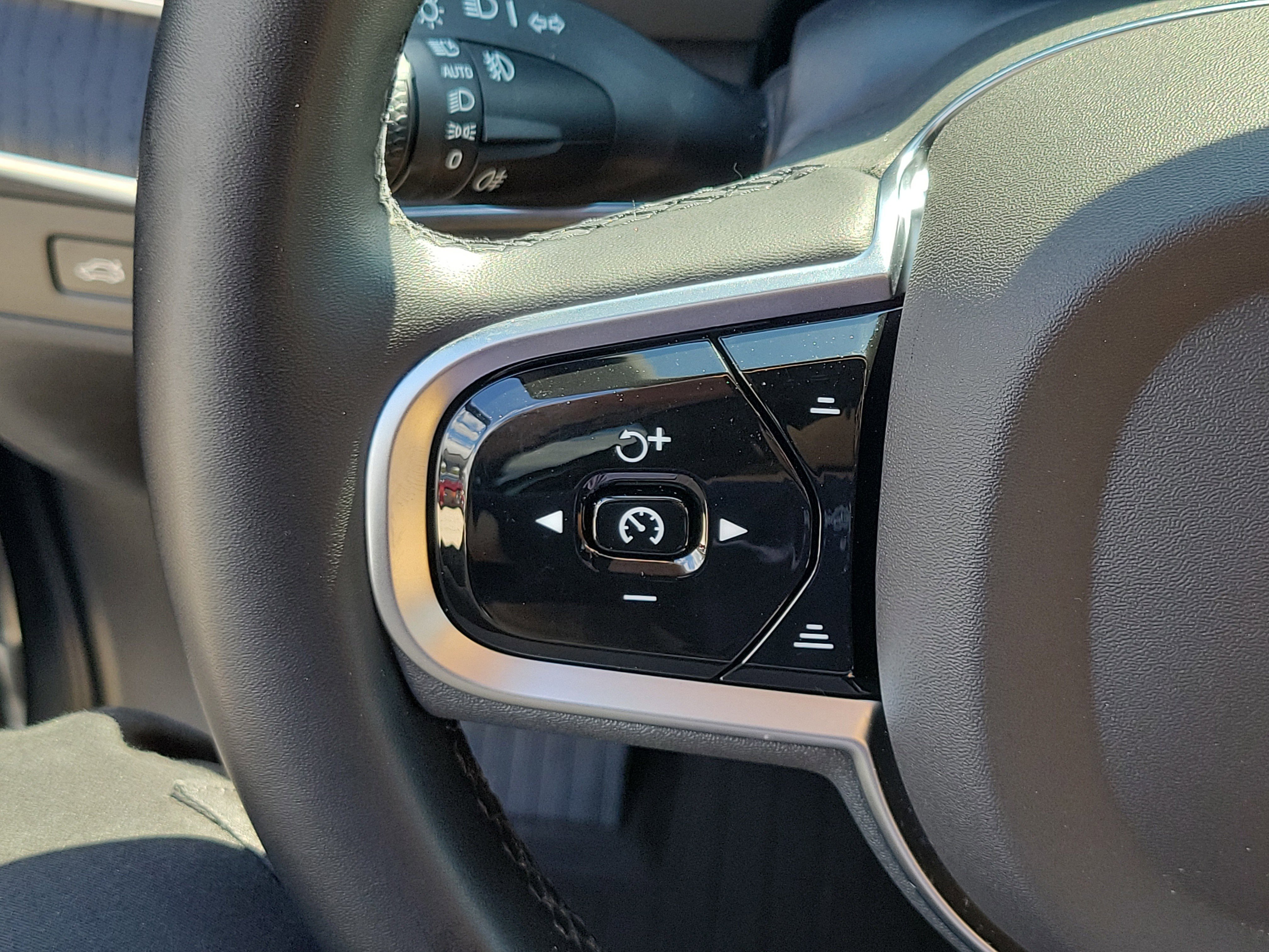 Used 2025 Volvo XC90 T8 Ultra w/ Protection Package Premier image 28