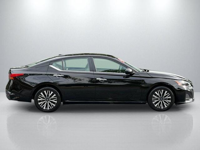 Used 2023 Nissan Altima 2.5 SV w/ SV Premium Package FWD image 8