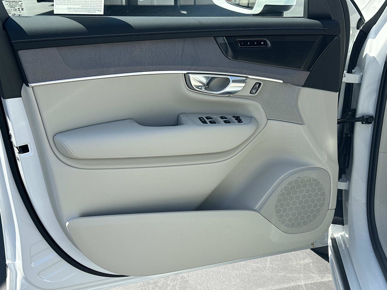 New 2026 Volvo XC90 T8 Ultra w/ Lounge Package AWD/4WD image 11