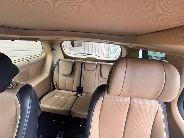 Used 2017 Kia Sedona SX Limited w/ Option Group 030 FWD image 8