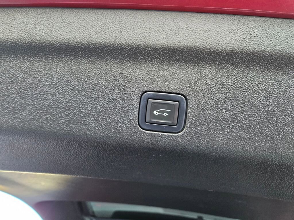 Used 2021 GMC Yukon Denali w/ Denali Premium Package image 14