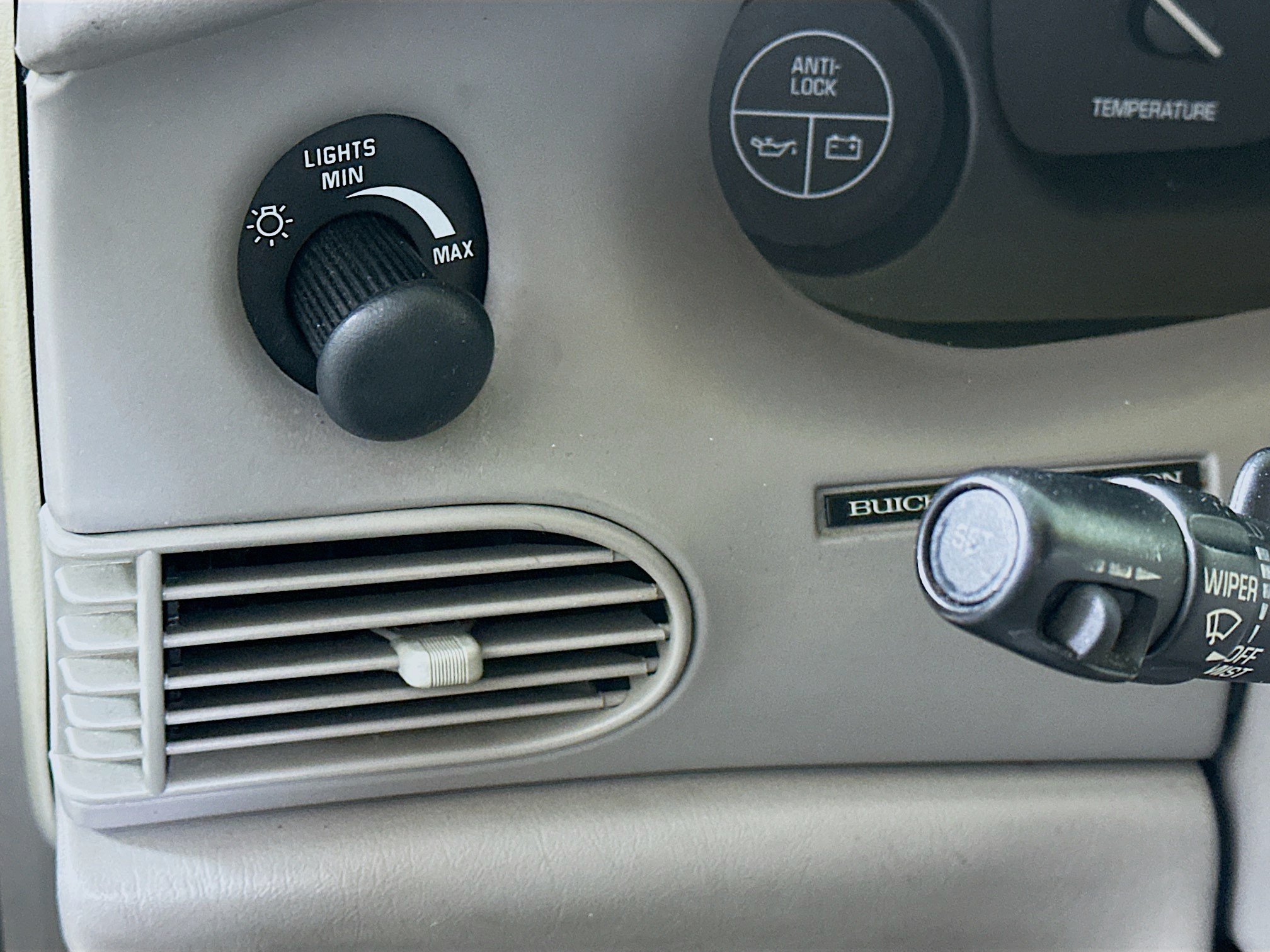 Used 2000 Buick Century Custom w/ Elite Pkg FWD image 15