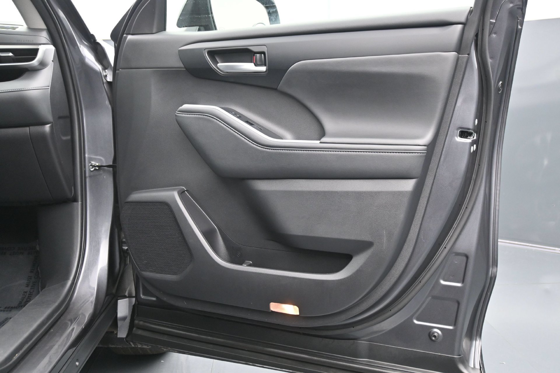 Used 2025 Toyota Highlander XLE AWD/4WD image 12