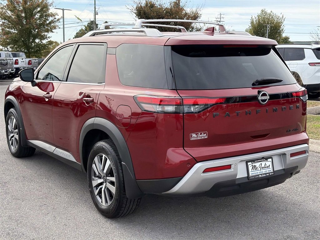 Used 2023 Nissan Pathfinder SL w/ Black Appearance Package image 7