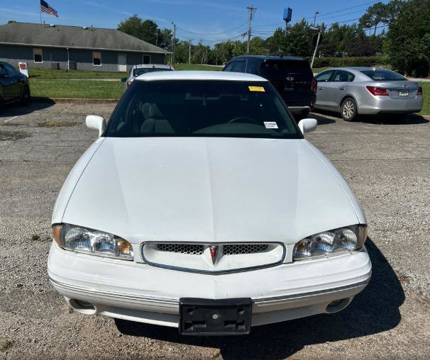 Used 1999 Pontiac Bonneville SE w/ Opt Pkg FWD image 2
